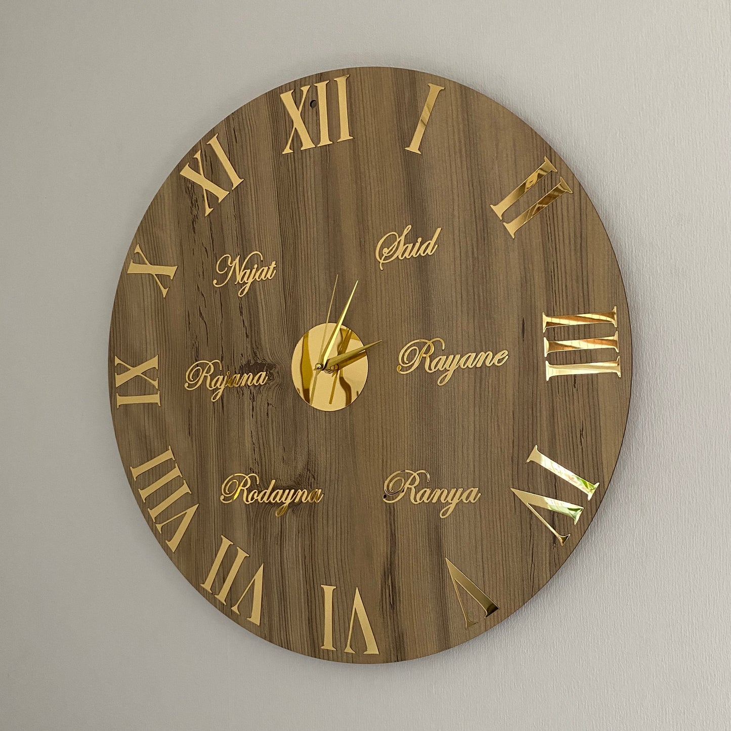 Wanduhr Holz - Römische Zahlen - Personalisiert