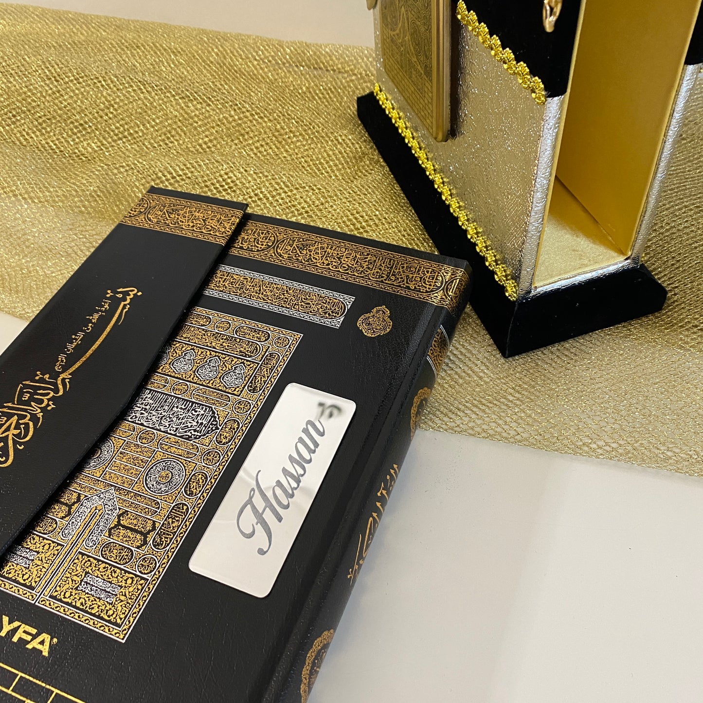 Personalisierter Kaaba Design Samt Koran