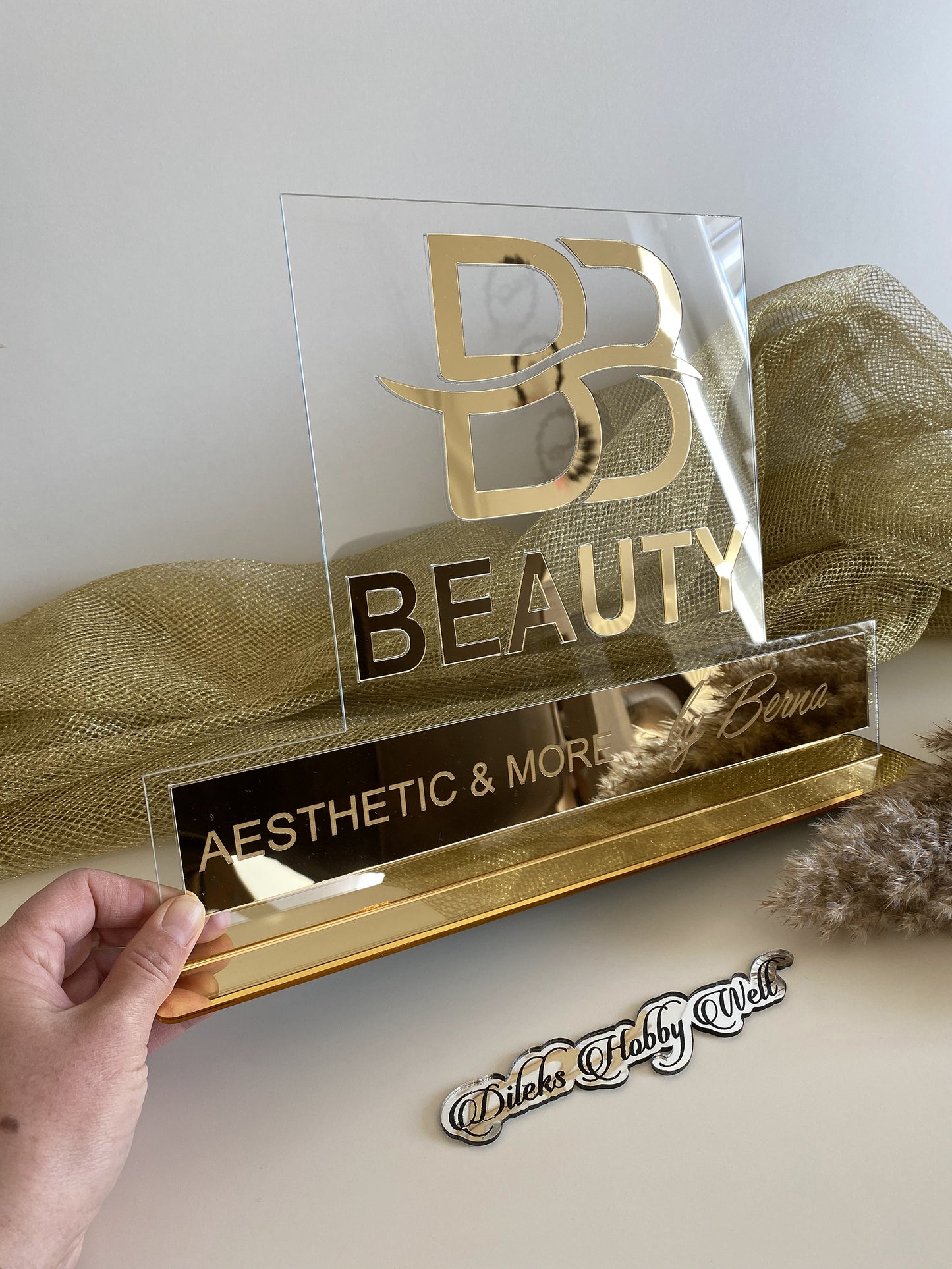 Namensaufsteller mit Logo Beauty