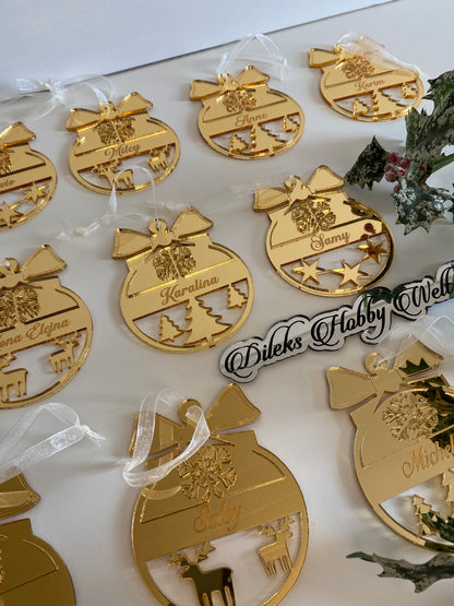 Personalisierte Weihnachtskugeln in Gold