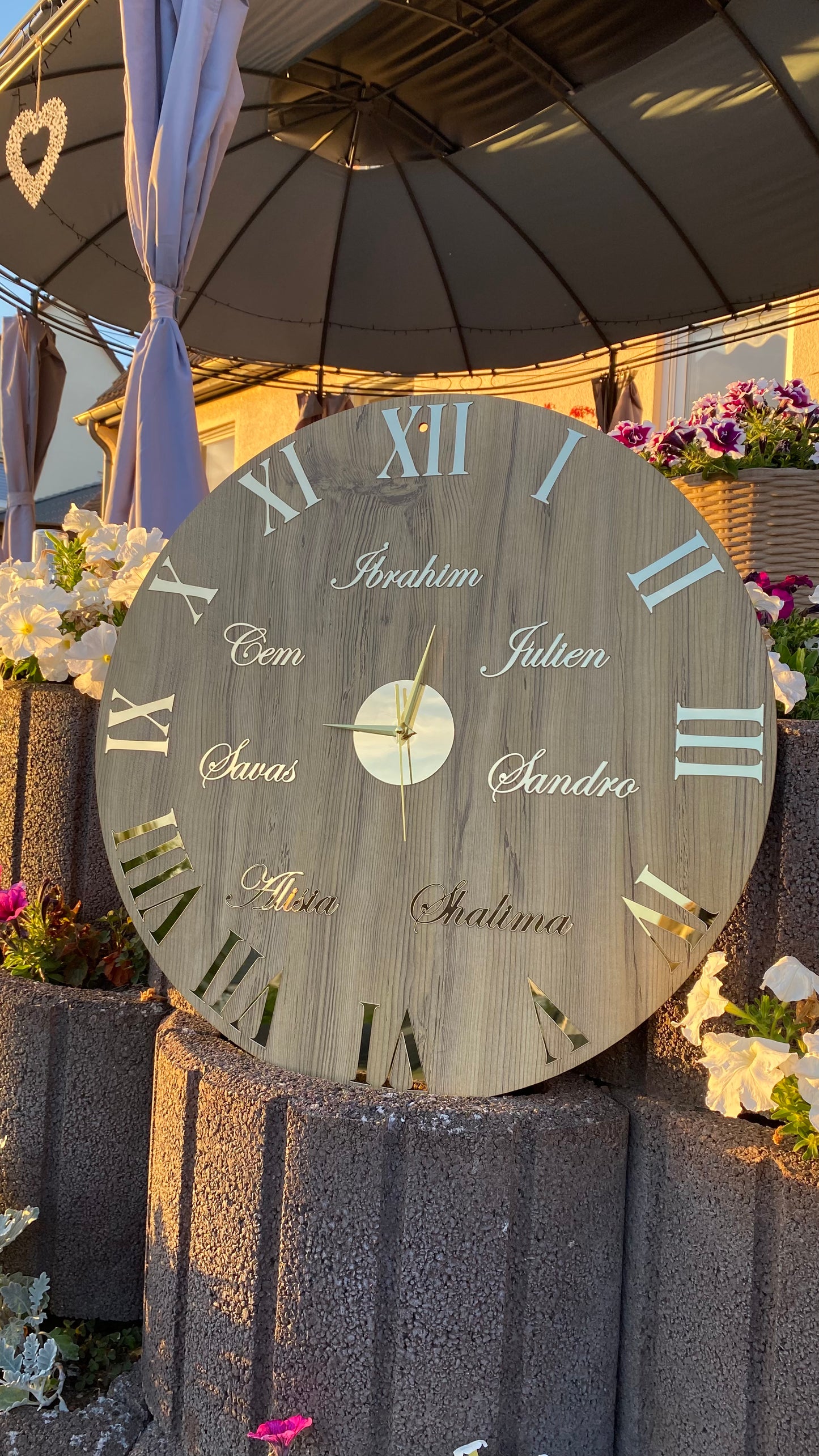 Wanduhr Holz - Römische Zahlen - Personalisiert