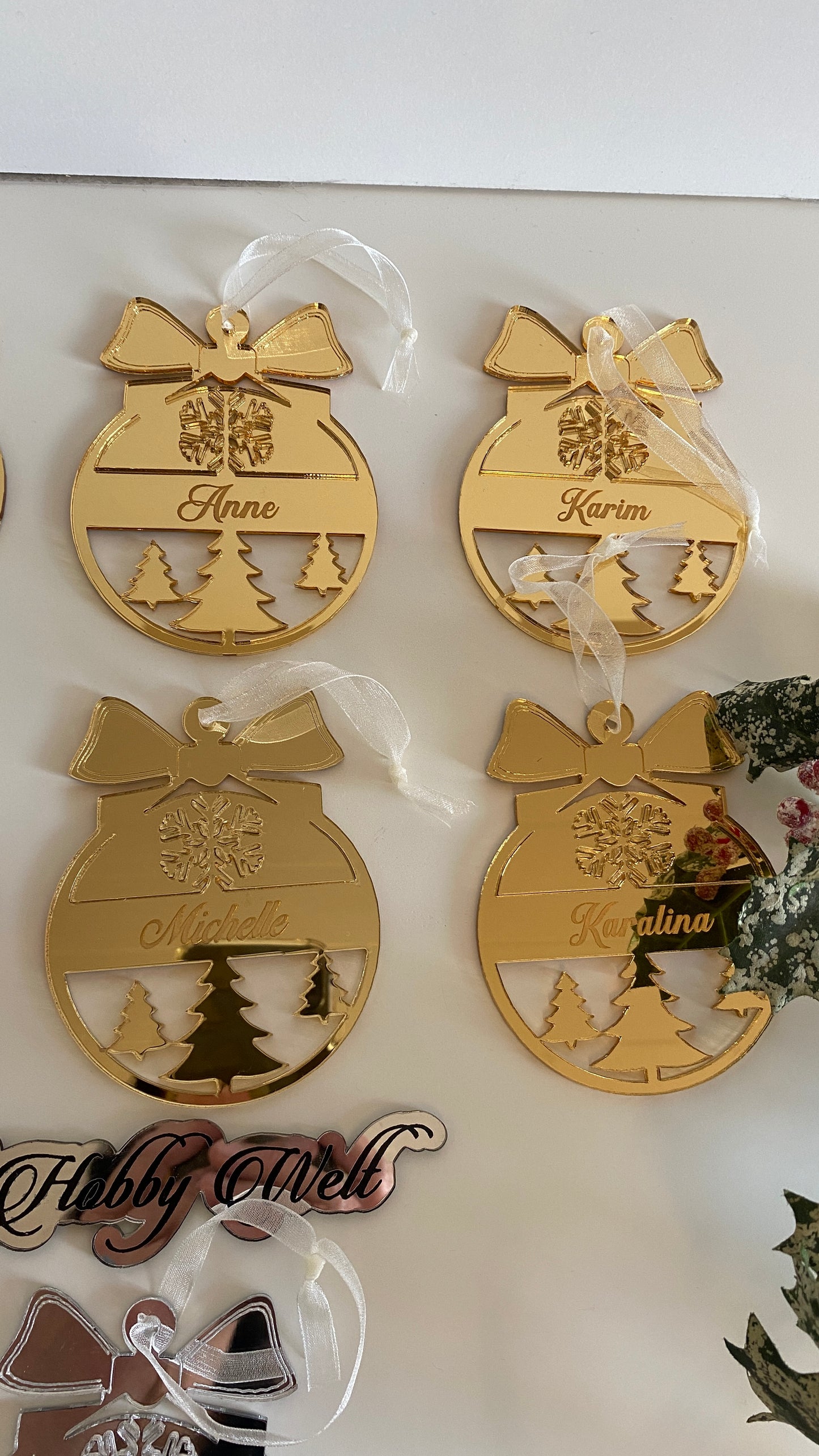 Personalisierte Weihnachtskugeln in Gold